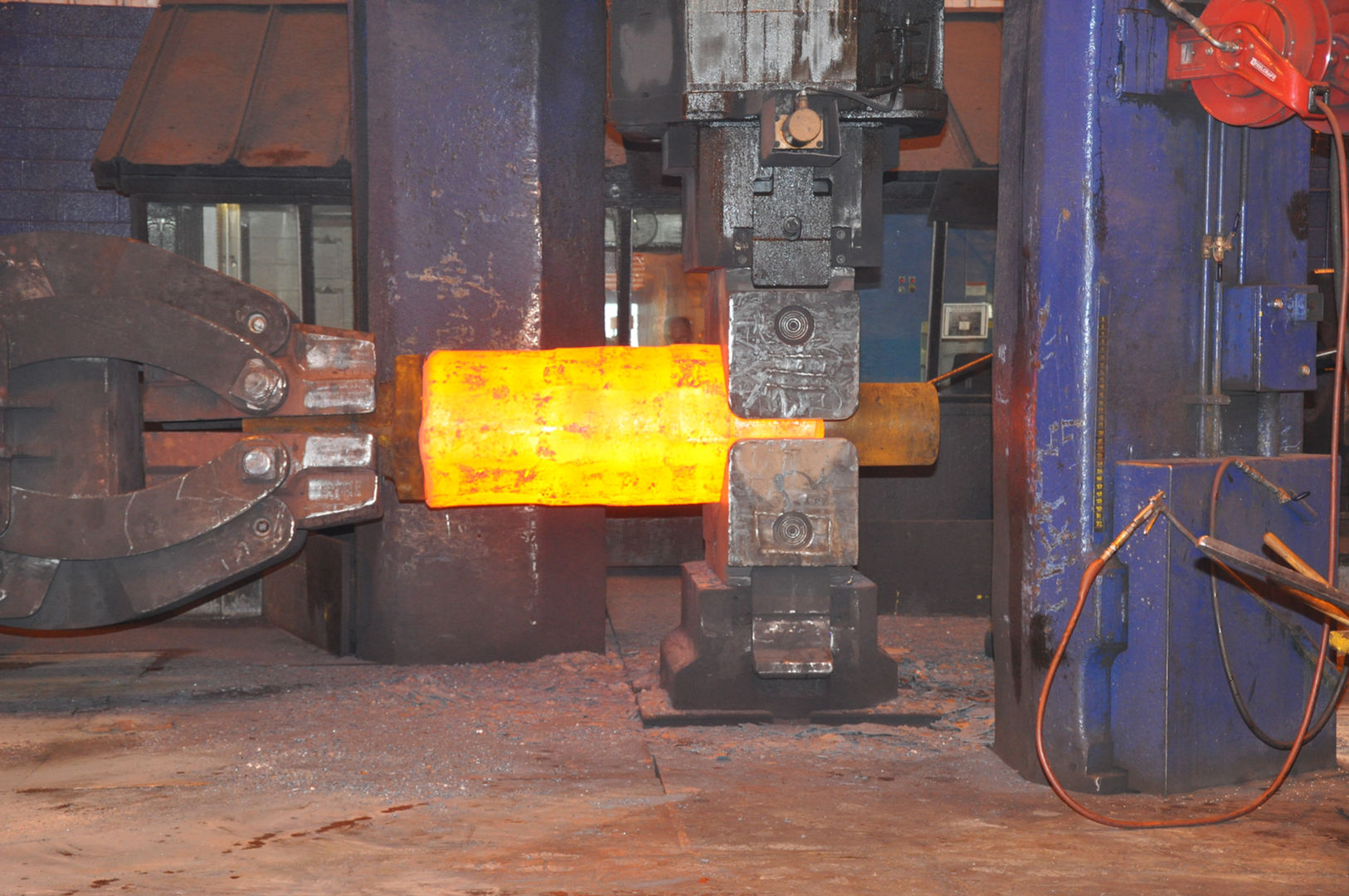 Forged hollow being drawn out on a pin 